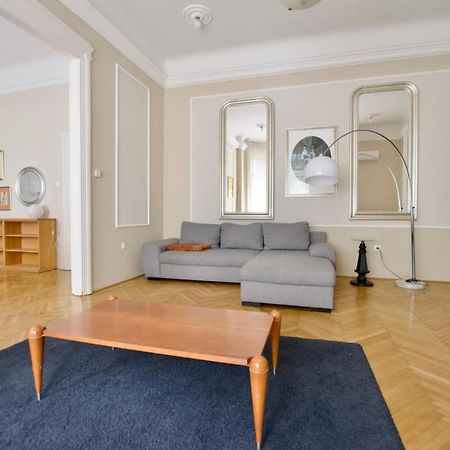 Standard Apartment By Hi5 - Kecskemeti Street Suite Budapest Kültér fotó